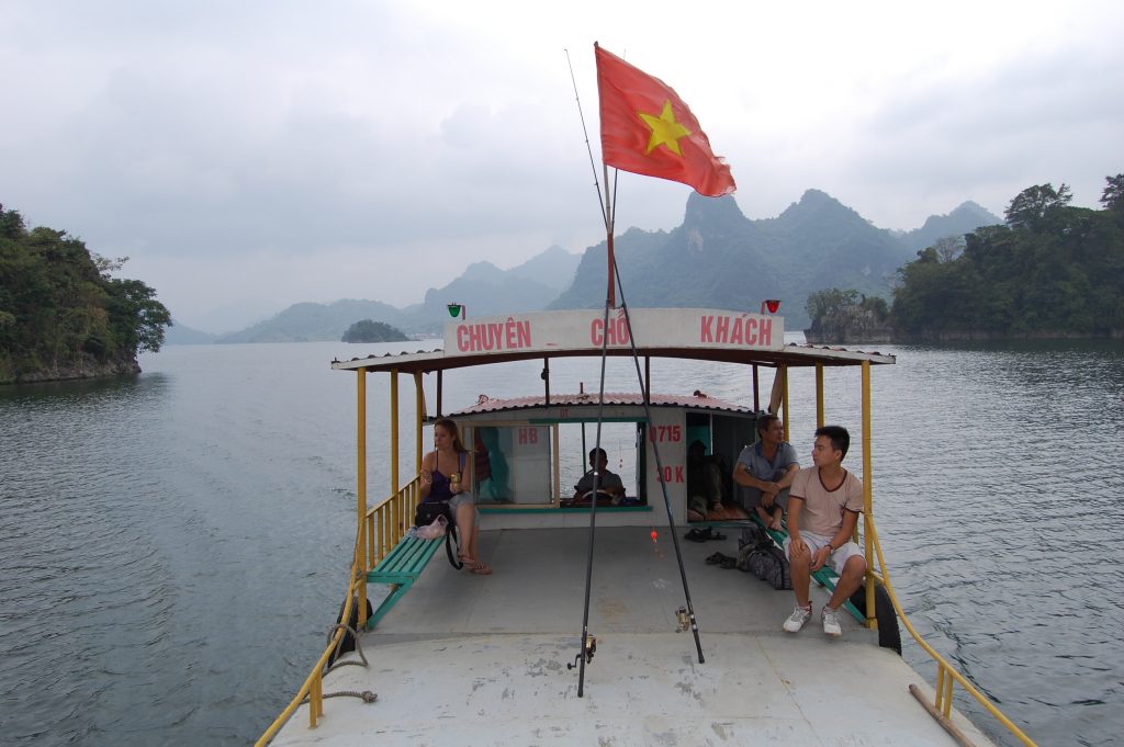 Photo Ho Hoa Binh Reservoir Northwest Mountain Tour Vietnam